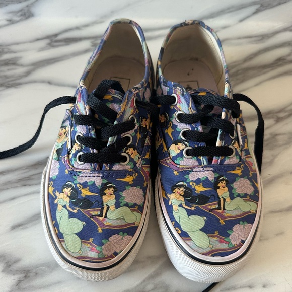 Vans x Disney Jasmine Sneakers - Picture 2 of 10